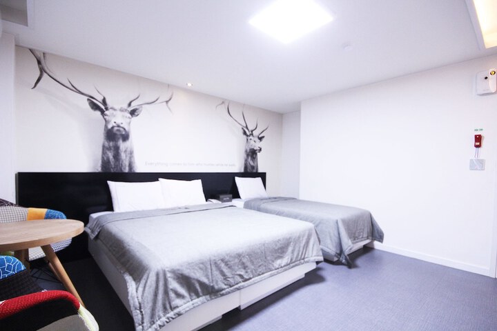 Room 19 of 28