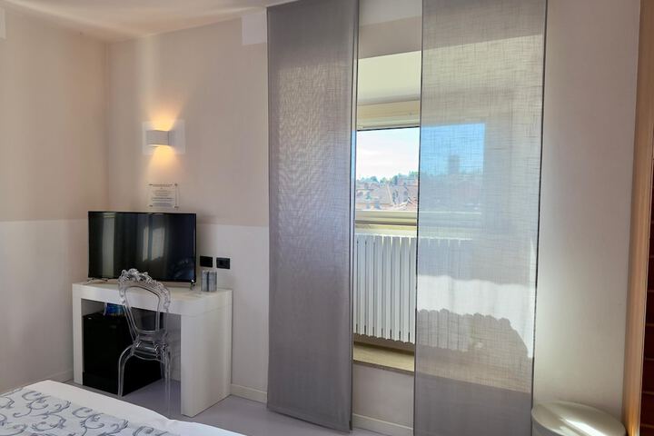 Room 33 of 106