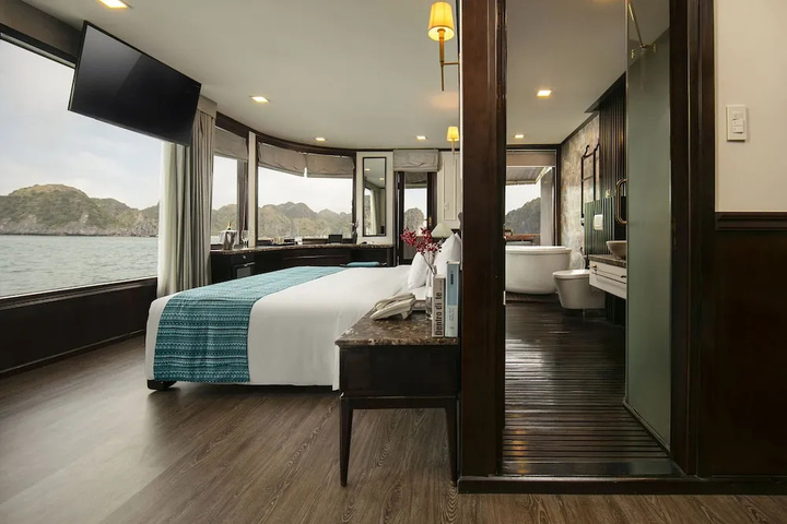 Room 4 of 16