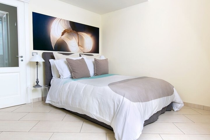 Room 4 of 50