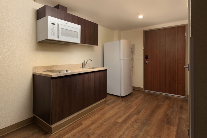 Suite with 1 Queen Bed (2 of 16)
