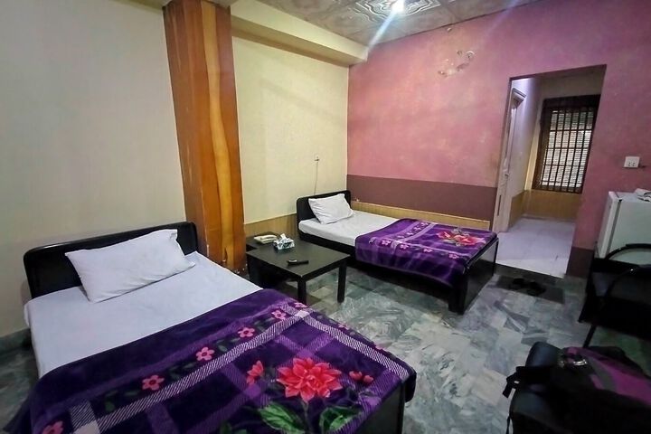 Room 8 of 9