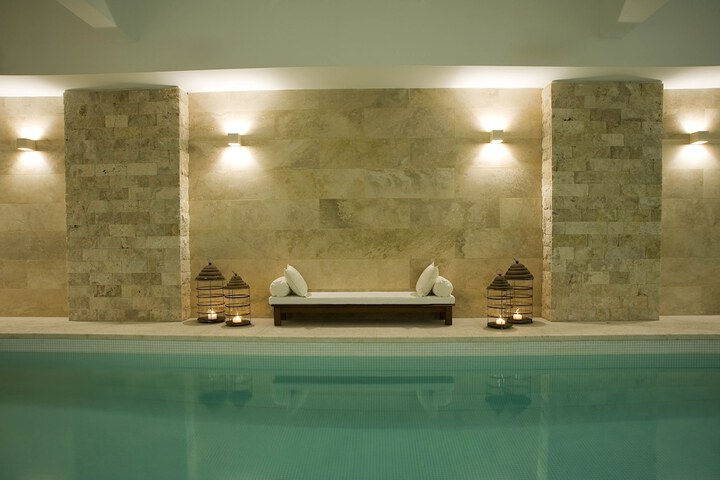 Hotel with Pool