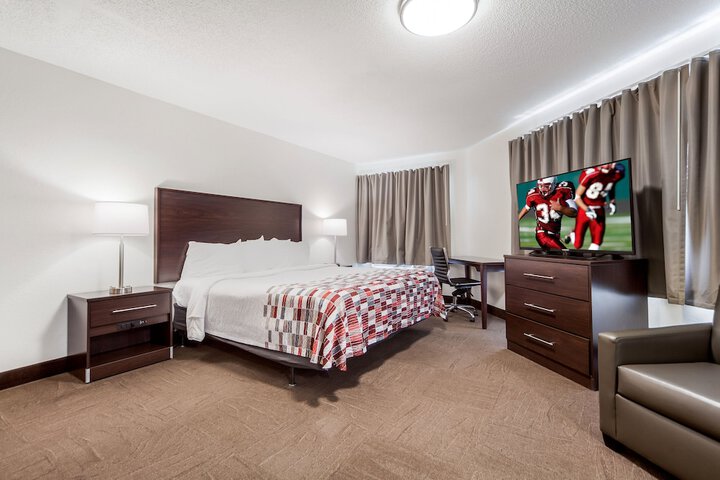 Superior King Bed with Sofa (3 of 25)