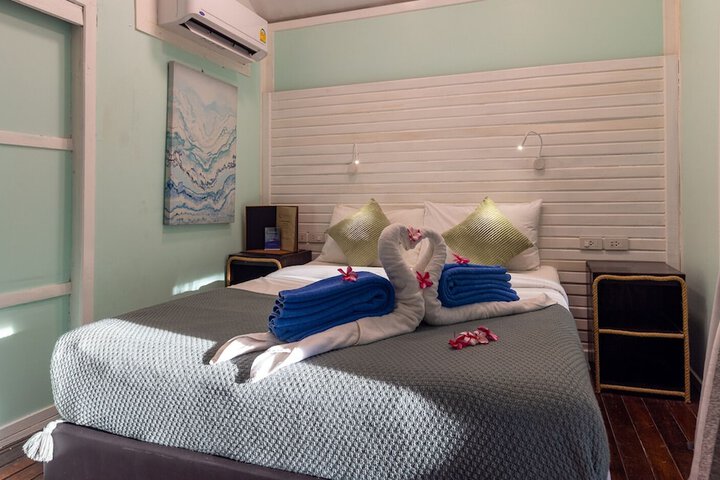 Room 13 of 80