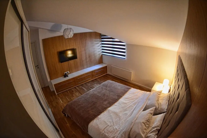 Room 4 of 15