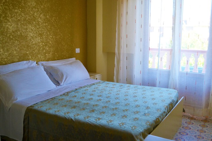Room 7 of 48