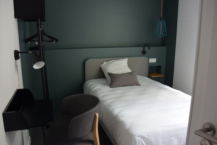 Room 3 of 75