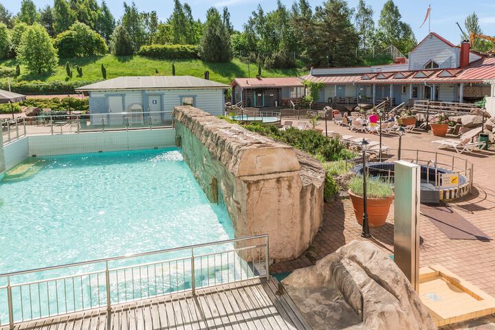 Pool 40 of 74