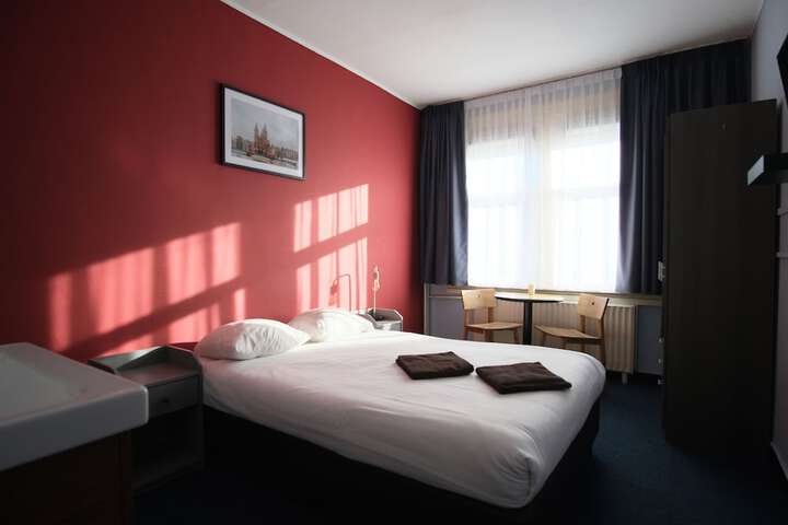Room 15 of 82