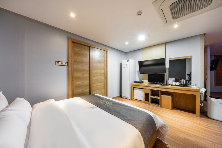 Room 50 of 91