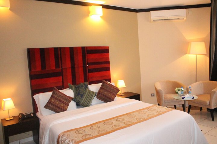 Room 16 of 100