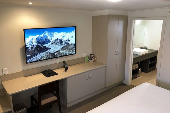 Room 13 of 43