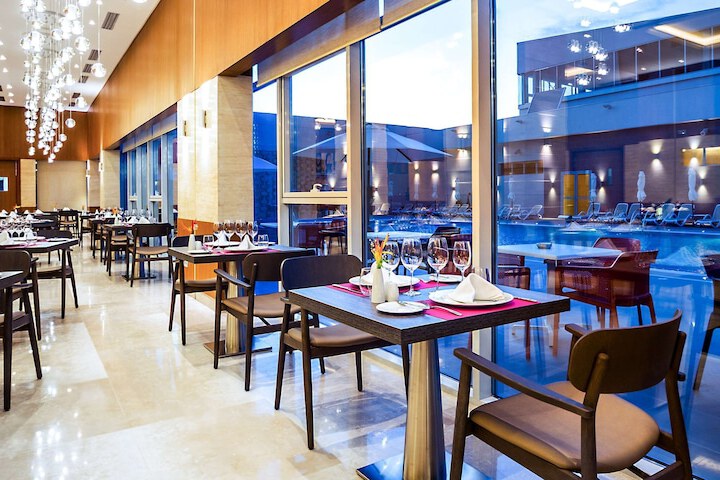 Dining 49 of 63