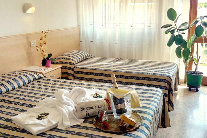 Room 4 of 65