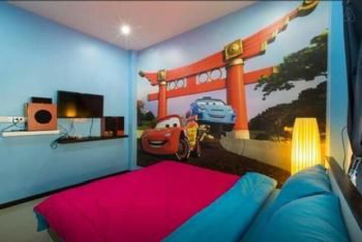 Room 12 of 25