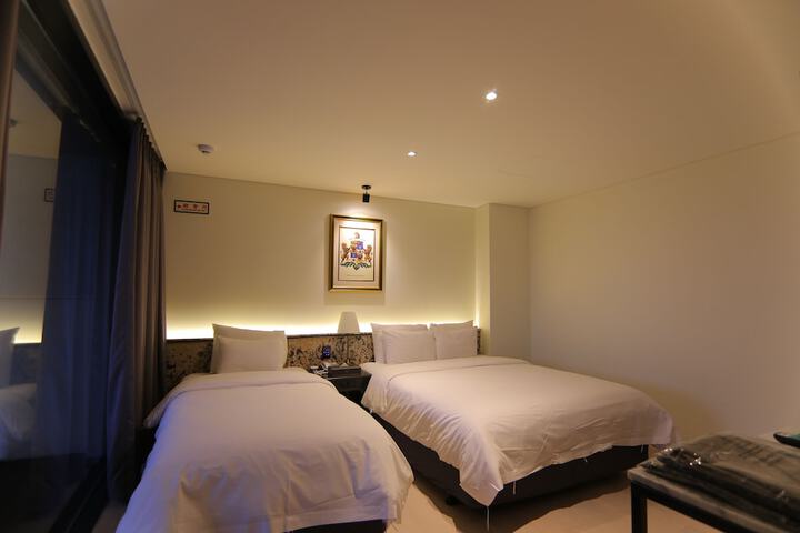 Room 64 of 190