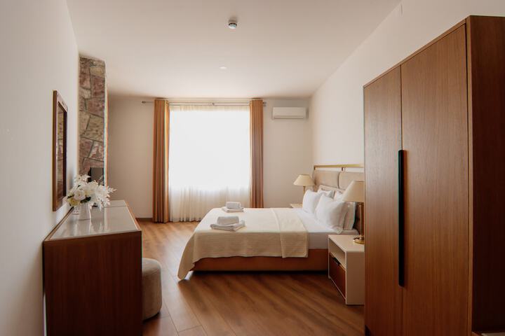Room 42 of 187