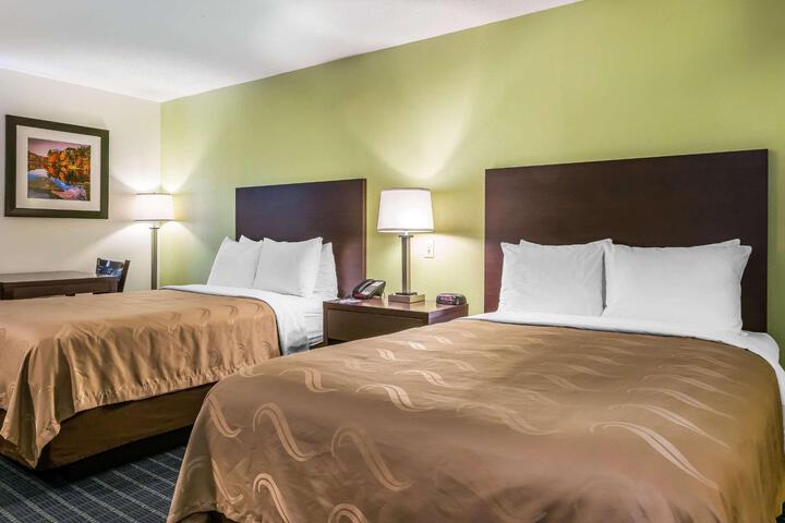 1 King Bed (2 of 6)