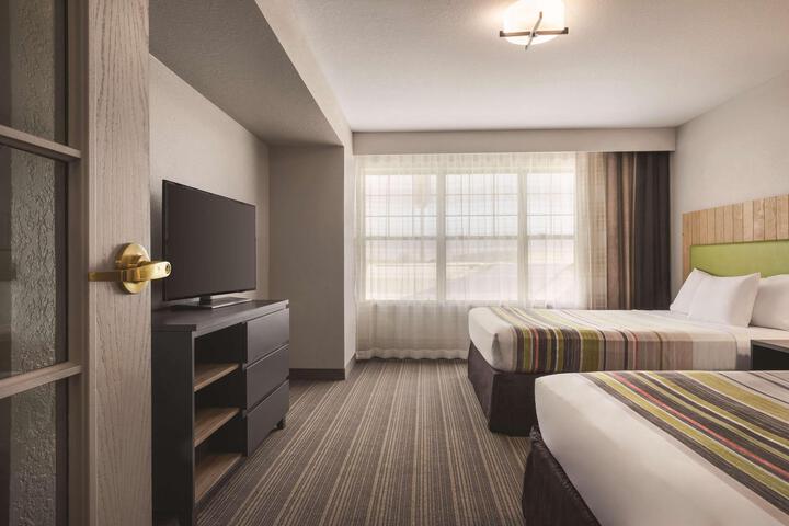 2 Queen Beds (6 of 11)
