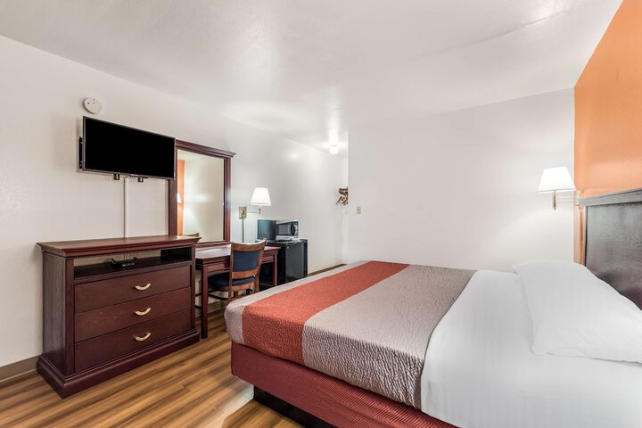 Room 15 of 32