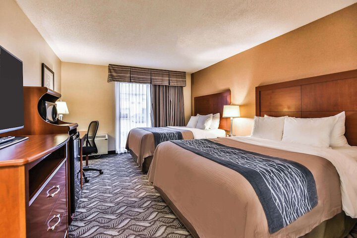 2 Queen Beds (8 of 8)