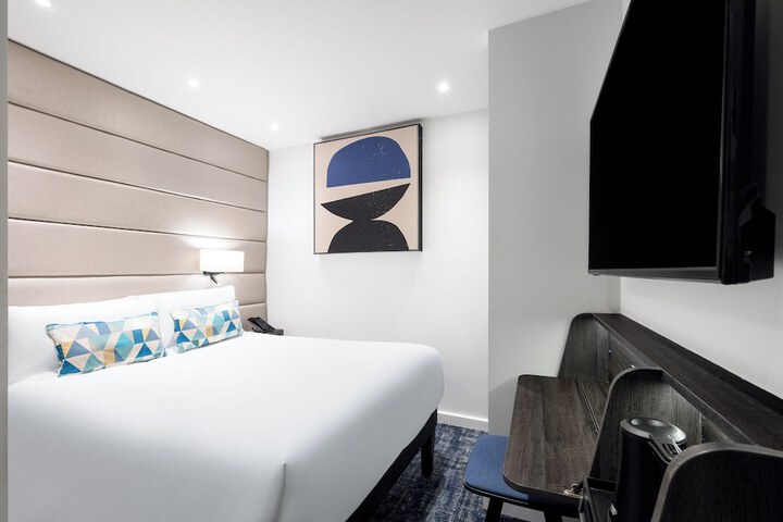 Room 26 of 61