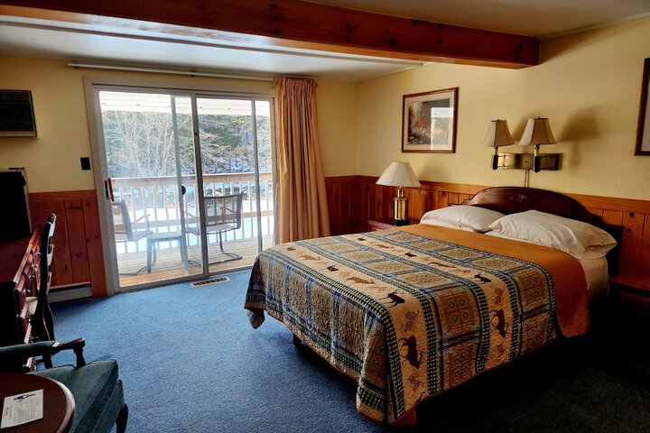 1 Bedroom Deluxe Queen Bed River View (6 of 11)
