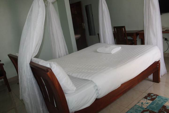 Room 6 of 40