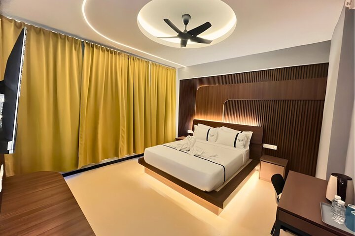 Room 11 of 15