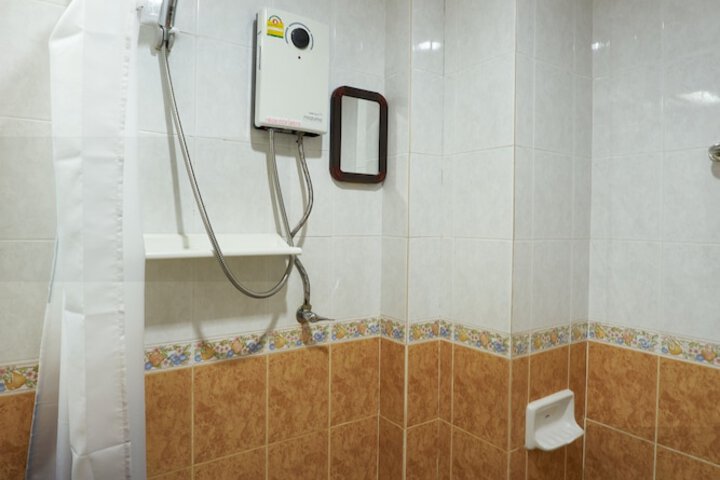 Room 85 of 136