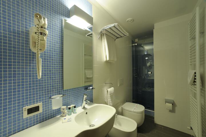 Room 44 of 75