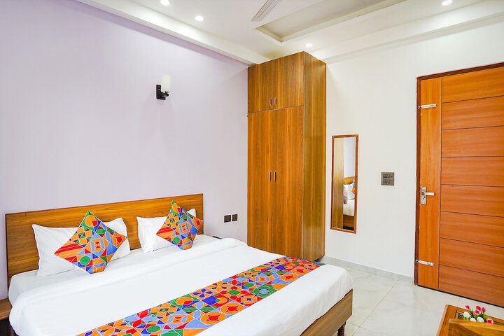 Room 18 of 28