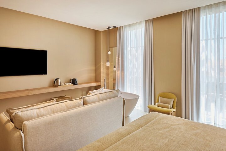 Room 9 of 50