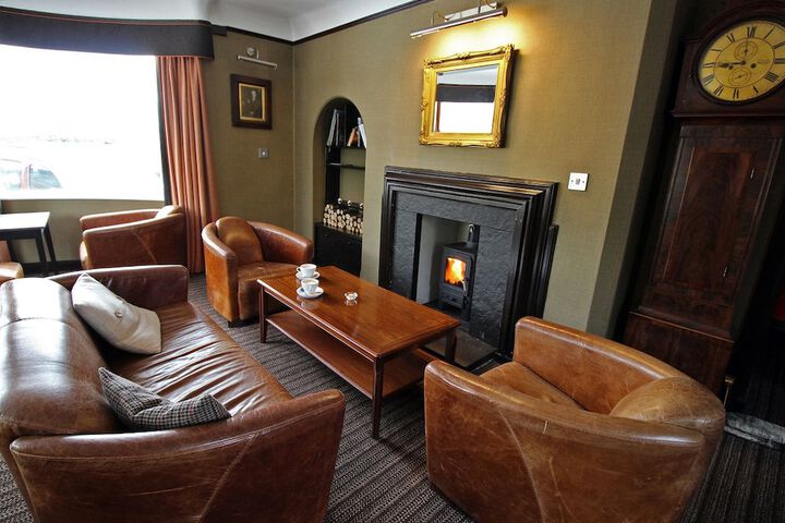 Lounge 100 of 117