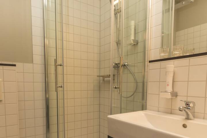 Room 14 of 33