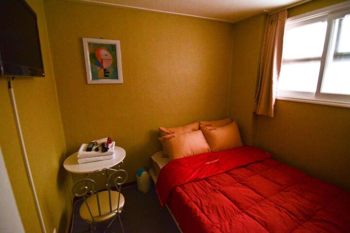 Room 7 of 53