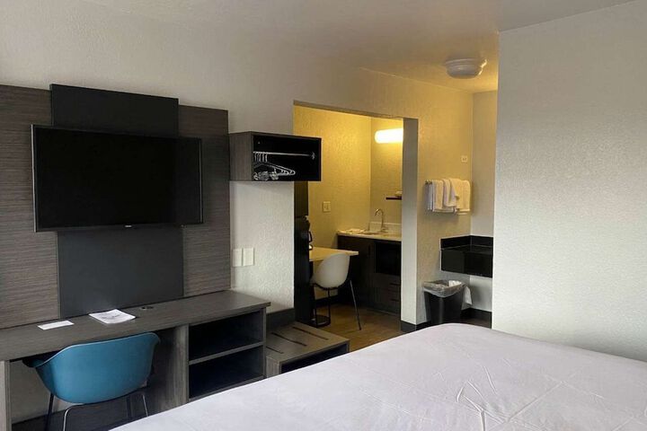 Room 17 of 30