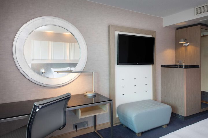 Room 8 of 34