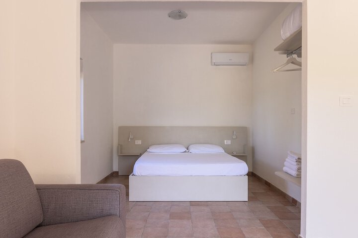 Room 3 of 134