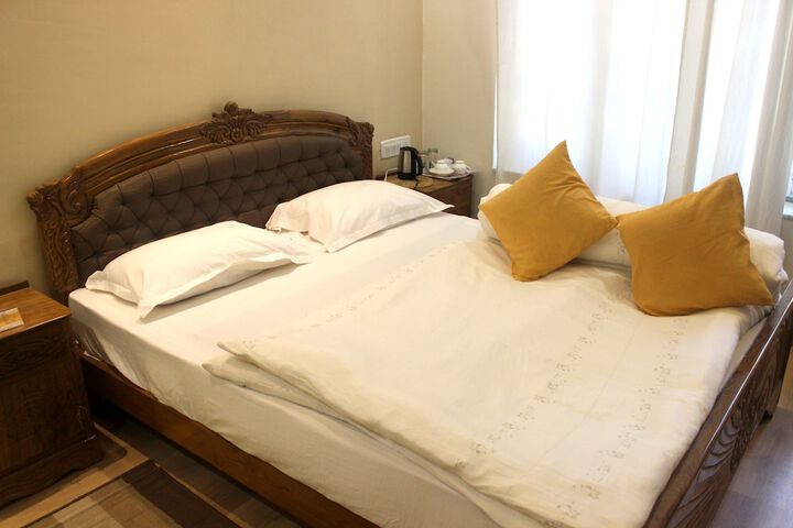 Room 7 of 72