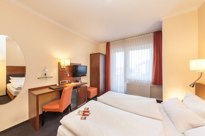 Room 14 of 37