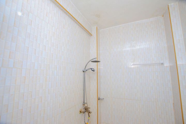 Room 11 of 28