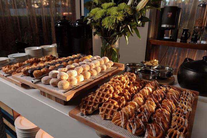 Breakfast/Coffee Service 26 of 44