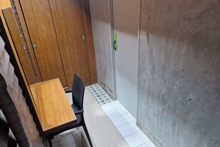 Room 12 of 125