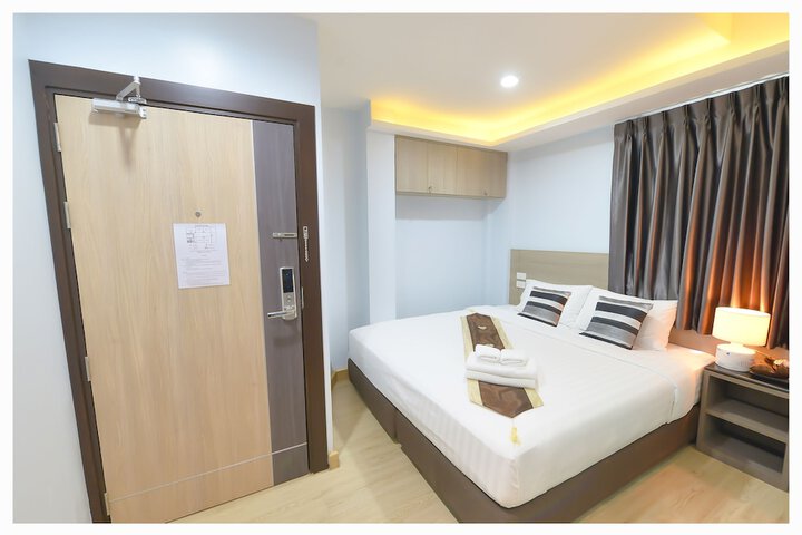 Room 9 of 47