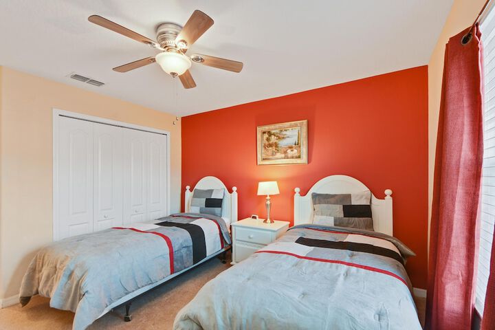 Room 5 of 32