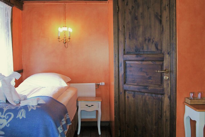 Room 9 of 53