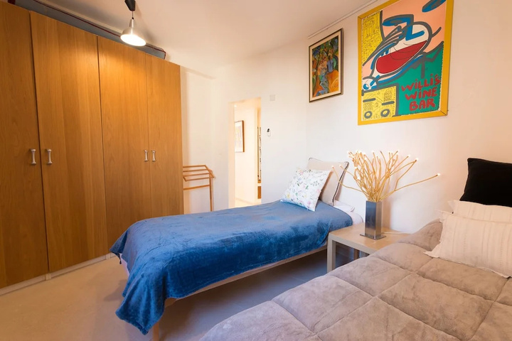 Room 6 of 19