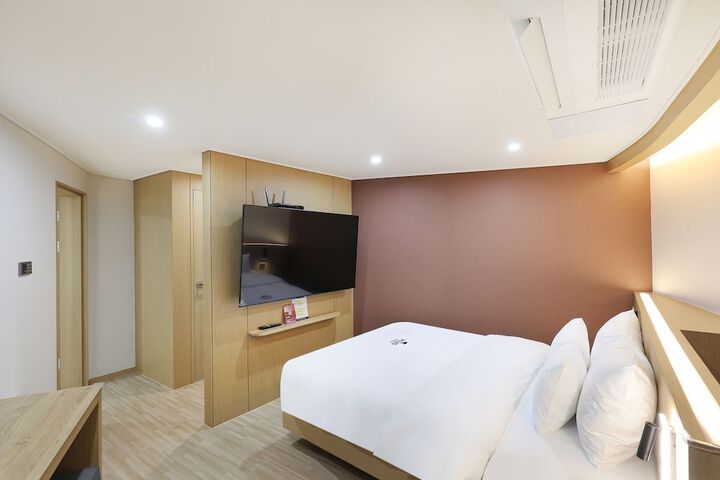 Room 34 of 74